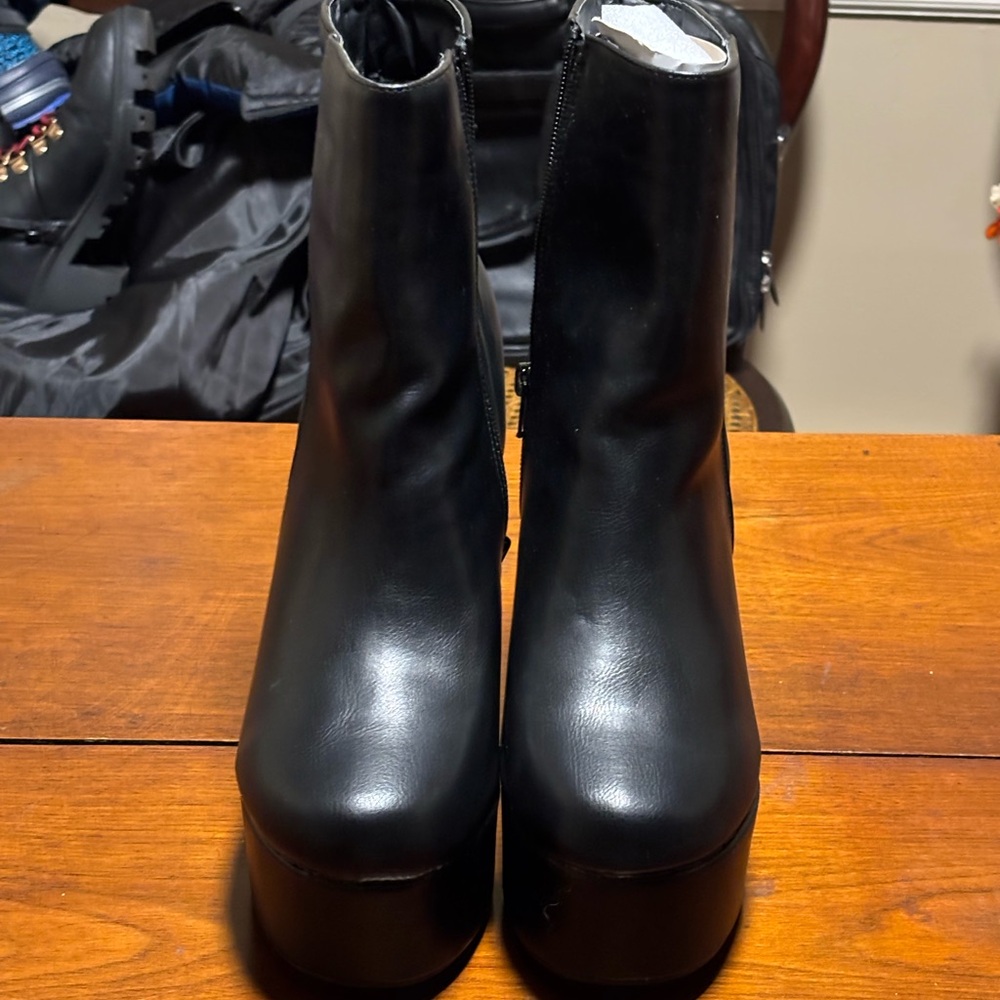 Chase + Chloe Women’s Ankle Boot Black Size 10M Black Platform